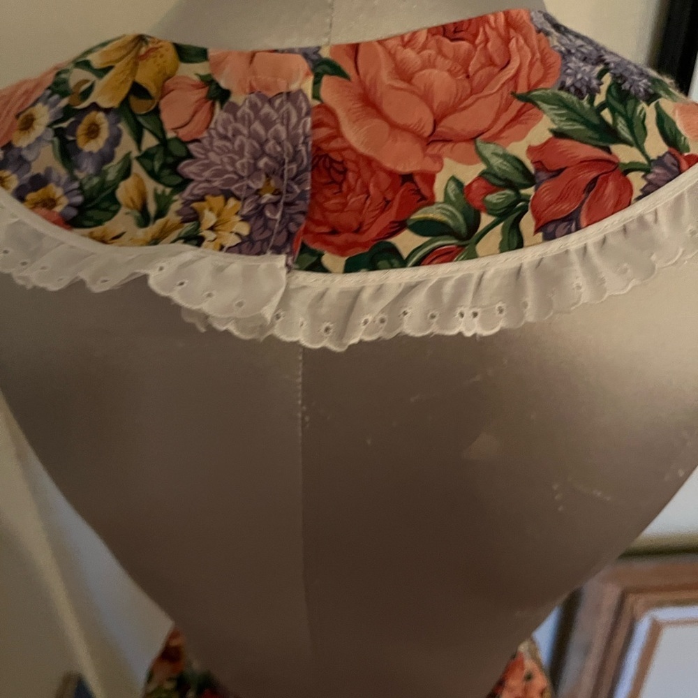 Handcrafted Floral Apron with Lace Trim and Ric Rac - Picture 5 of 6